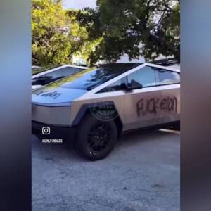 Tesla Cybertruck pintado como protesta por la deriva política de la Elon Musk